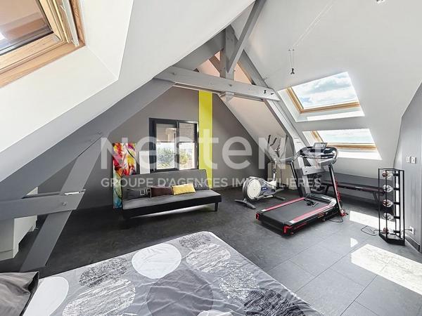 Maison atypique avec vue exceptionnelle sur les hauteurs d 'Allassac -3 chambres - sous-sol - garage - piscine -