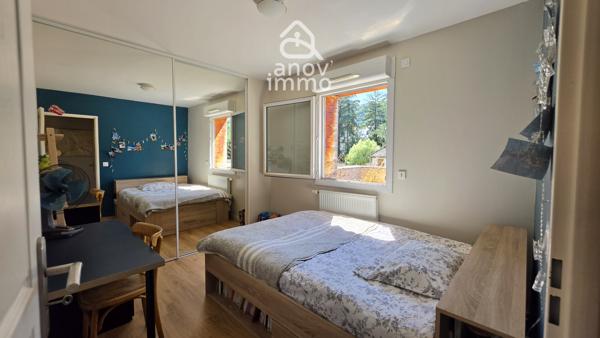 Duplex
                                                                                                                                                                                                                                                                                                                        4 pièce(s)                                                                                                                                                                                                          3 chambre(s)                                                                                                                                                                                                          75.6  m²