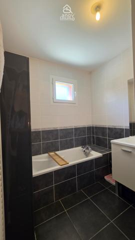 Duplex
                                                                                                                                                                                                                                                                                                                        4 pièce(s)                                                                                                                                                                                                          3 chambre(s)                                                                                                                                                                                                          75.6  m²