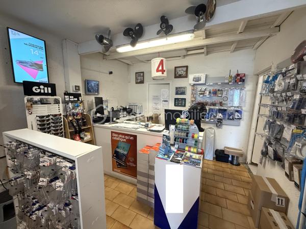 À vendre – Fond de commerce nautique --
Opportunité rare et unique sur le littoral : fond de commerce spécialisé dans les moteurs de bateaux, pièces détachées neufs ou d'occasions, entretien, réparation,  dépannage, hivernage, carénage, sorties et remises à l'eau, gardiennage ... 
En plus, également dans le projet de vente, en plein centre ville de Sète, une activité complémentaire de vente d’accessoires et pièces détachées pour tous types de bateaux. 
L'emplacement de la boutique en centre ville est stratégique proche du port de plaisance, le second bâtiment se situe sur un quai. La visibilité est parfaite pour les deux projets. 
Les locaux sont fonctionnels et entièrement équipé, il y a 5 places bateaux, une grue ainsi qu'un fourgon .... : l'ensemble reste pour la vente. 
Les installations mesurent pour le premier local : environ 450 m2 de cour et d'un hangar de 300 m2 environ pour le second local : environ 150m2.

Clientèle fidèle et récurrente, fort potentiel de développement: c'est une affaire clef en main qui fonctionne depuis plus de 40 ans. 
Idéal pour professionnel du nautisme ou investisseur souhaitant développer une activité rentable et passionnante.
Chiffre d’affaires évolutif et belle notoriété locale.