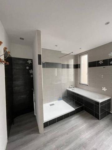 REF 12063- 24 BOULEVARD CARNOT - F3 AU 2EME