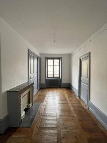 REF 12063- 24 BOULEVARD CARNOT - F3 AU 2EME