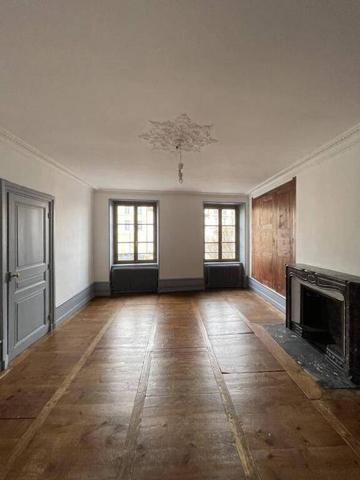 REF 12063- 24 BOULEVARD CARNOT - F3 AU 2EME