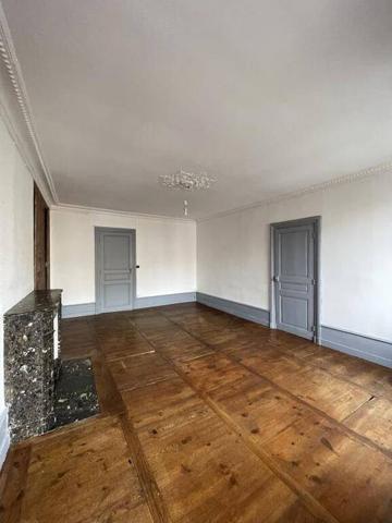 REF 12063- 24 BOULEVARD CARNOT - F3 AU 2EME