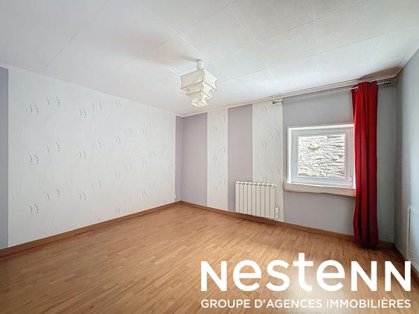 A vendre : Charmante maison de village avec cour intérieure LA ROCHE VINEUSE