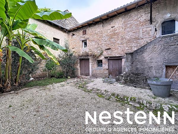 A vendre : Charmante maison de village avec cour intérieure LA ROCHE VINEUSE
