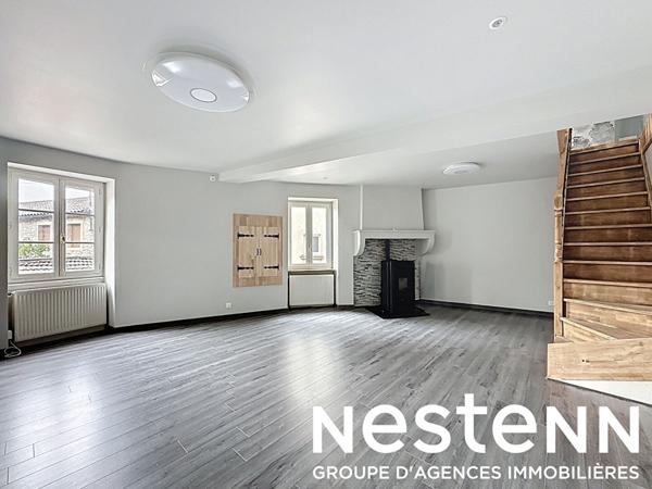 A vendre : Charmante maison de village avec cour intérieure LA ROCHE VINEUSE