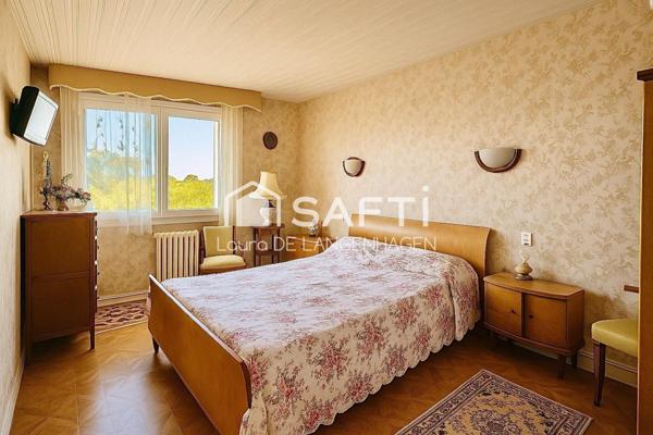 Maison de ville avec sous-sol complet et jardin