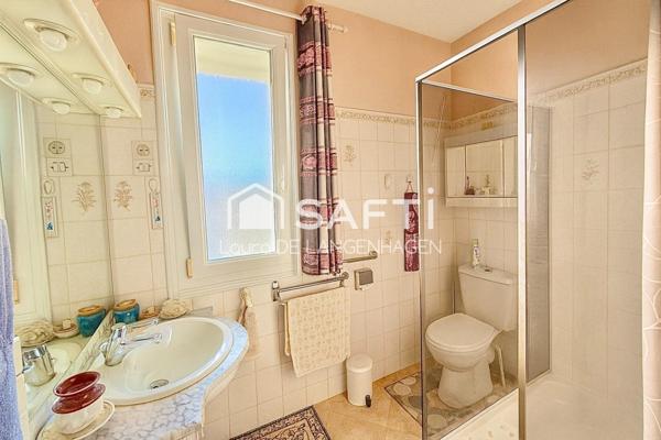 Maison de ville avec sous-sol complet et jardin