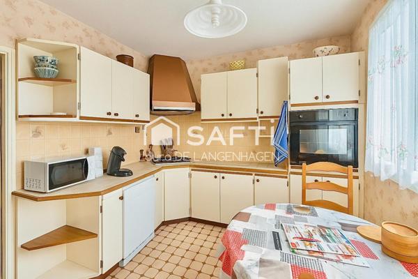 Maison de ville avec sous-sol complet et jardin