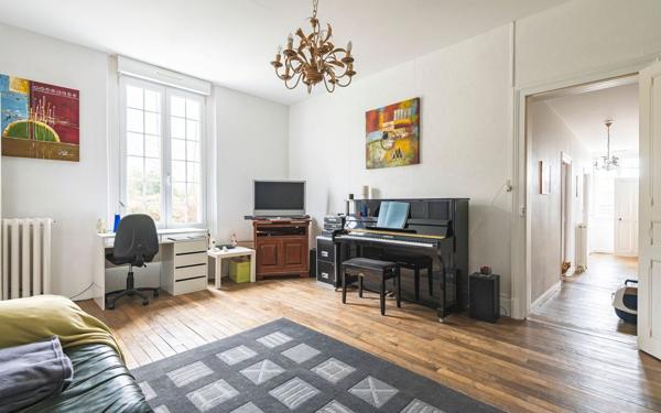 Maison à vendre    8 pièces •  Bruyères-et-Montbérault