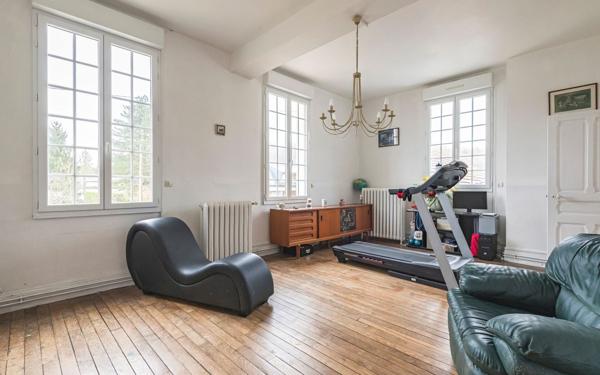 Maison à vendre    8 pièces •  Bruyères-et-Montbérault