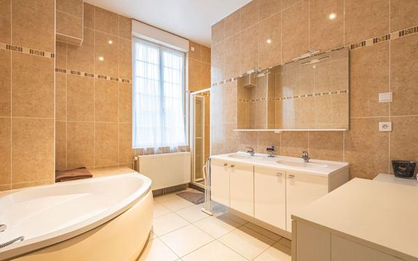 Maison à vendre    8 pièces •  Bruyères-et-Montbérault