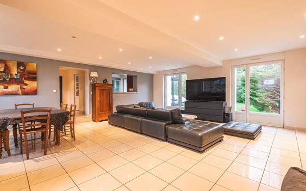 Maison à vendre    8 pièces •  Bruyères-et-Montbérault