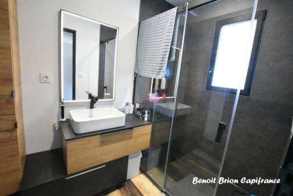 Maison contemporaine de 200 m² avec piscine, sur un terrain de 1300 m²