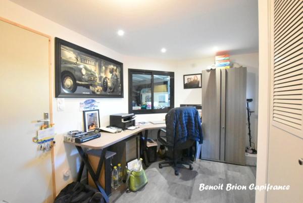 Maison contemporaine de 200 m² avec piscine, sur un terrain de 1300 m²