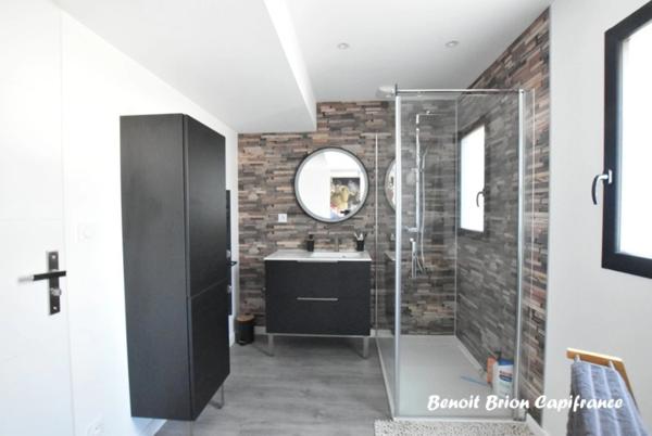 Maison contemporaine de 200 m² avec piscine, sur un terrain de 1300 m²