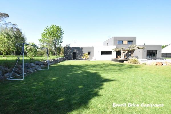 Maison contemporaine de 200 m² avec piscine, sur un terrain de 1300 m²