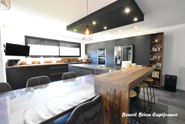 Maison contemporaine de 200 m² avec piscine, sur un terrain de 1300 m²