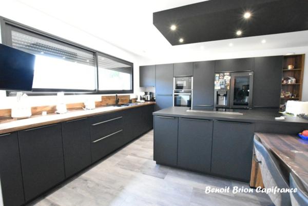 Maison contemporaine de 200 m² avec piscine, sur un terrain de 1300 m²