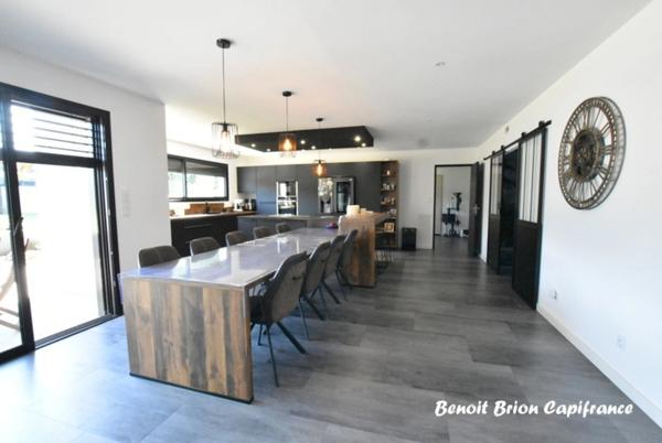 Maison contemporaine de 200 m² avec piscine, sur un terrain de 1300 m²