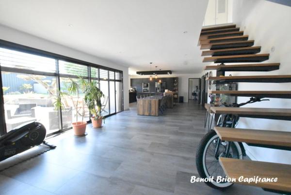 Maison contemporaine de 200 m² avec piscine, sur un terrain de 1300 m²