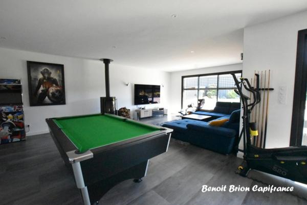 Maison contemporaine de 200 m² avec piscine, sur un terrain de 1300 m²