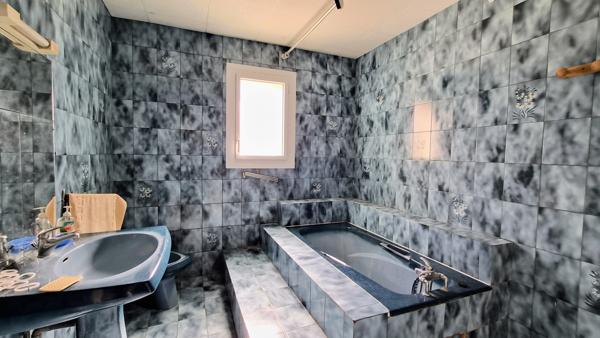 LA ROCHELLE – MAISON DE PLAIN-PIED À RÉNOVER AVEC JARDIN ET FORT POTENTIEL
