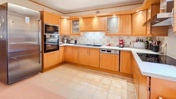 Appartement T5 spacieux, moderne et idéalement situé