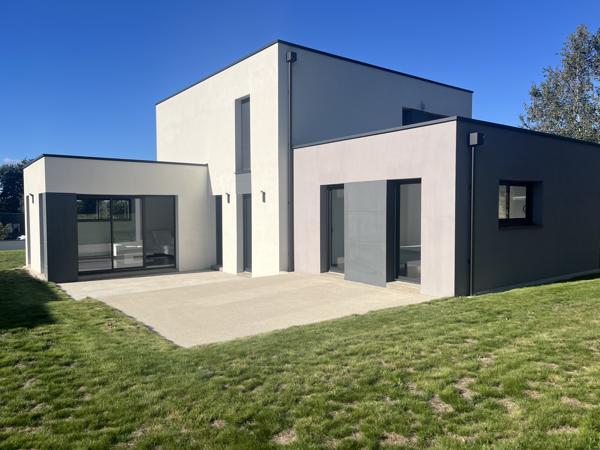 – 5 chambres avec salles d’eau privatives
