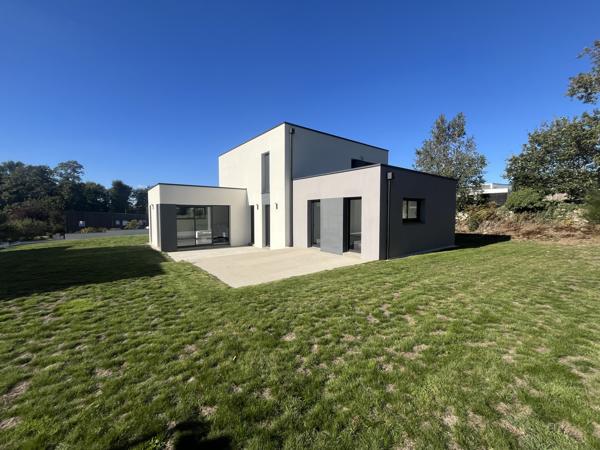 – 5 chambres avec salles d’eau privatives