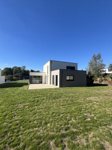 – 5 chambres avec salles d’eau privatives