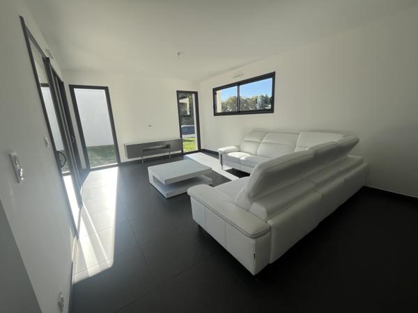 – 5 chambres avec salles d’eau privatives