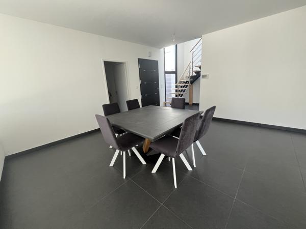 – 5 chambres avec salles d’eau privatives
