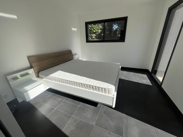 – 5 chambres avec salles d’eau privatives