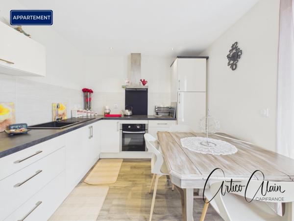 Maison de plain-pied 200 m² avec appartement indépendant et piscine