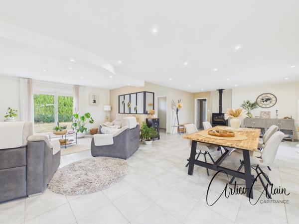 Maison de plain-pied 200 m² avec appartement indépendant et piscine