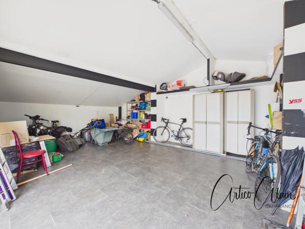 Maison de plain-pied 200 m² avec appartement indépendant et piscine