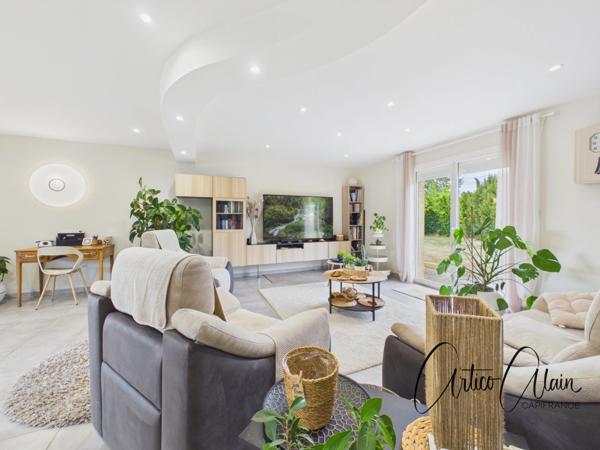 Maison de plain-pied 200 m² avec appartement indépendant et piscine