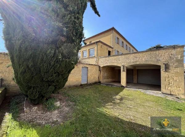 Vente                                                      Propriété
                        
                                         326 m2                     à Pays-de-Belvès