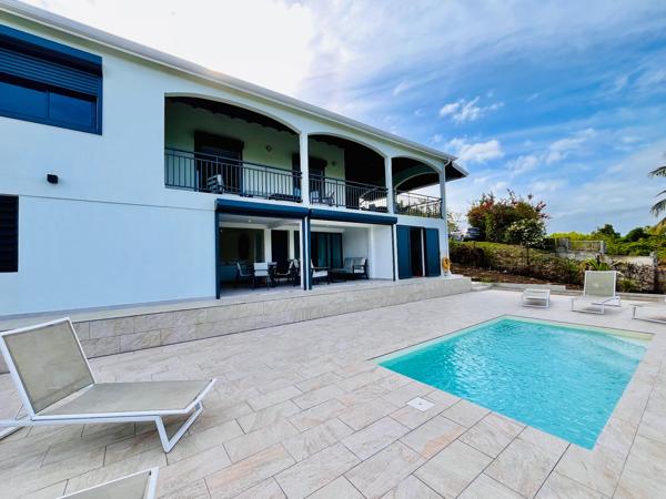 Maison divisée en deux appartements neufs meublés T3 et T5, proche CHU, piscine, terrasses