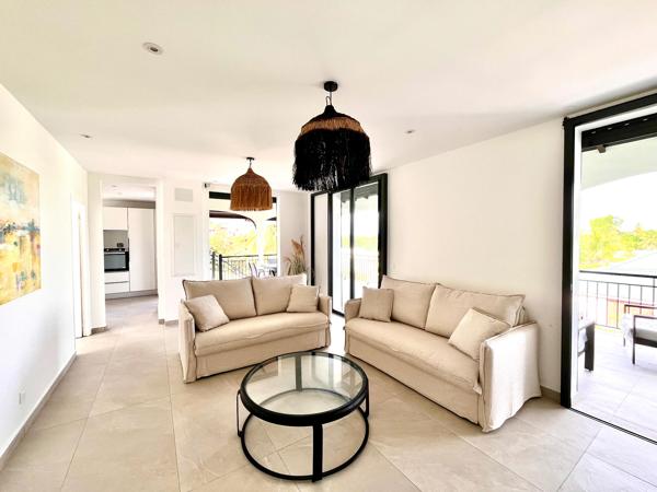 Maison divisée en deux appartements neufs meublés T3 et T5, proche CHU, piscine, terrasses