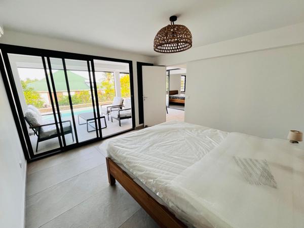 Maison divisée en deux appartements neufs meublés T3 et T5, proche CHU, piscine, terrasses