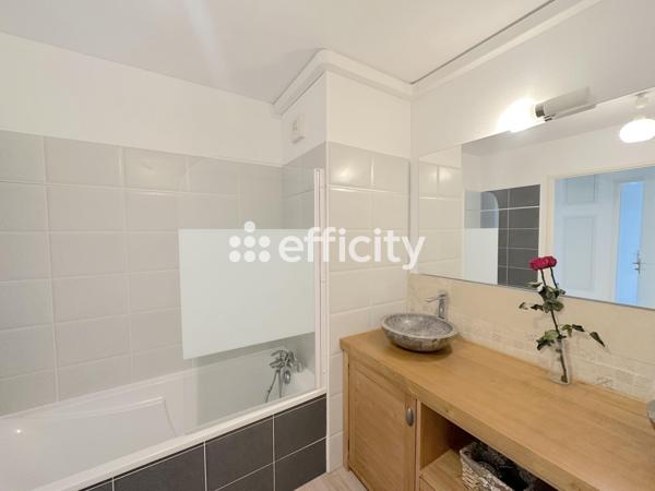 Appartement
         3 pièces
        - 70 m² Exclusivité 330 000 € *