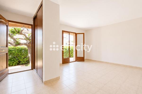 Maison
         3 pièces
        - 76 m² 296 000 € *