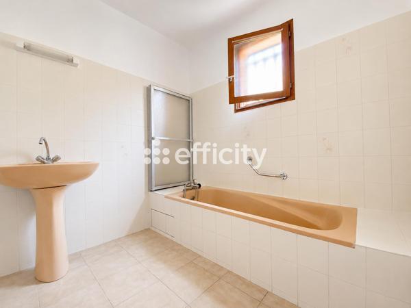 Maison
         3 pièces
        - 76 m² 296 000 € *