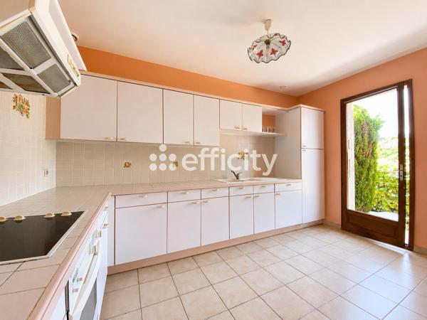 Maison
         3 pièces
        - 76 m² 296 000 € *