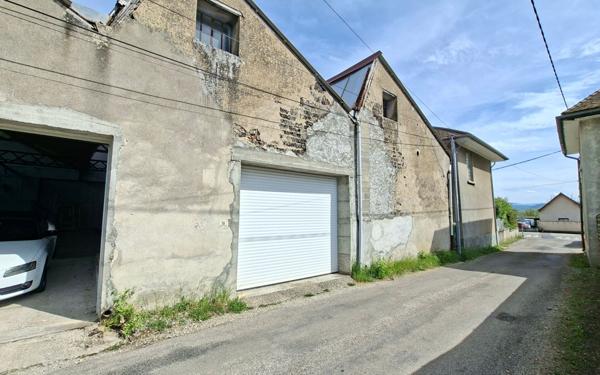 Maison à vendre    2 pièces • 200 m2 Bévenais