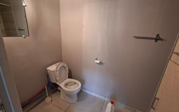 Maison à vendre    2 pièces • 200 m2 Bévenais