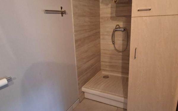 Maison à vendre    2 pièces • 200 m2 Bévenais